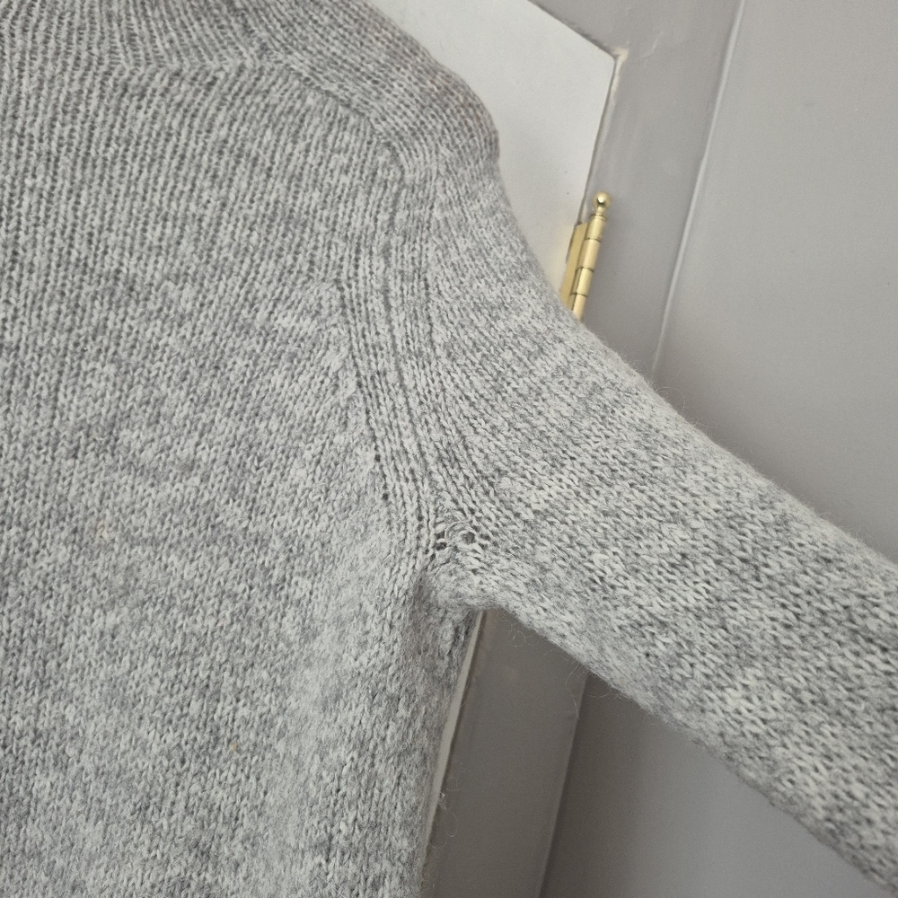 Aritzia Golden By TNA Gray Mockneck Knit Sweater Sz M - Picture 5 of 11